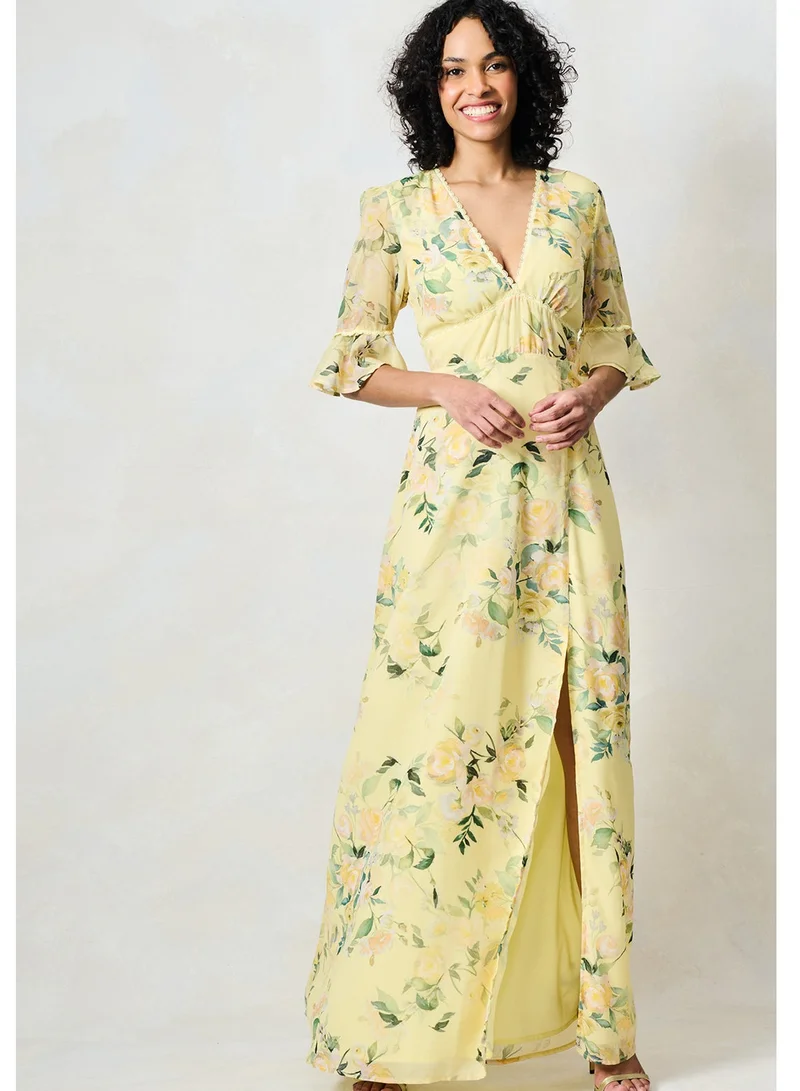 هوب اند ايفي فستان ماكسي بفتحة فخذ وأكمام مكشكشة وظهر مفتوح مزين بالدانتيل