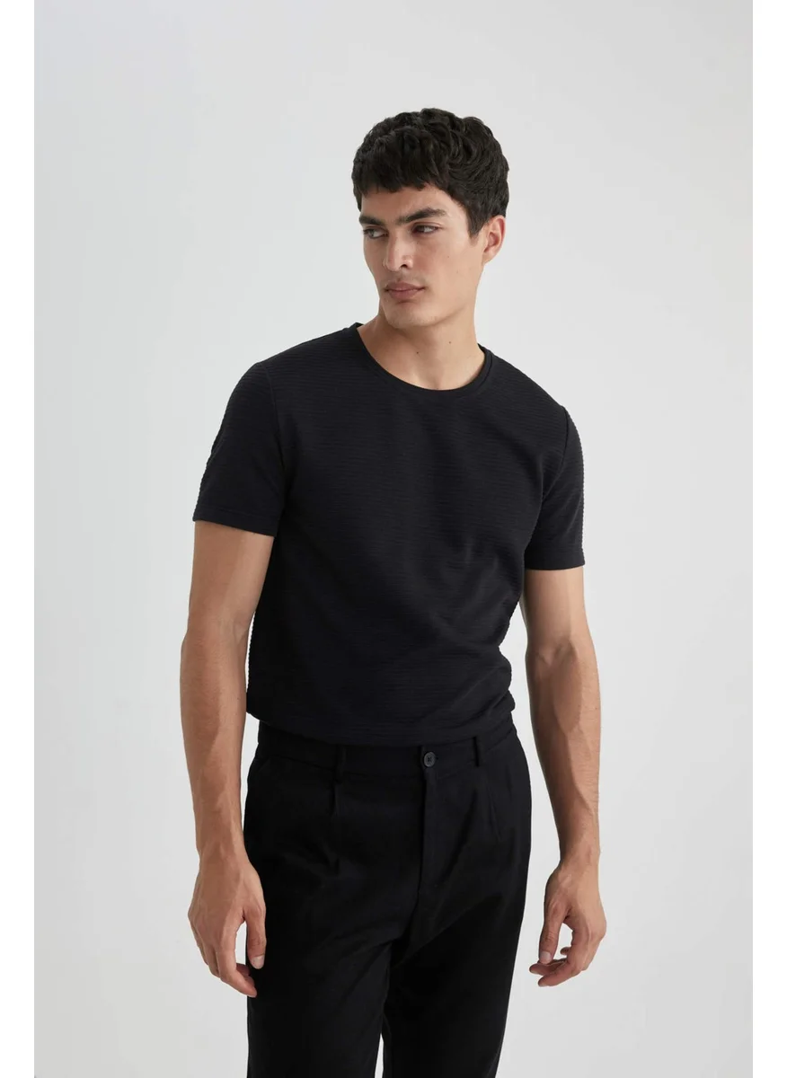 ديفاكتو Slim Fit Crew Neck Short Sleeve T-Shirt M6608AZ24SP