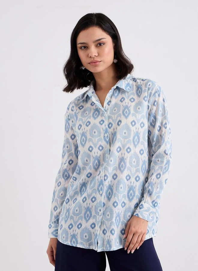 ستايلي بلوزة مطبعة بتفاصيل أزرار