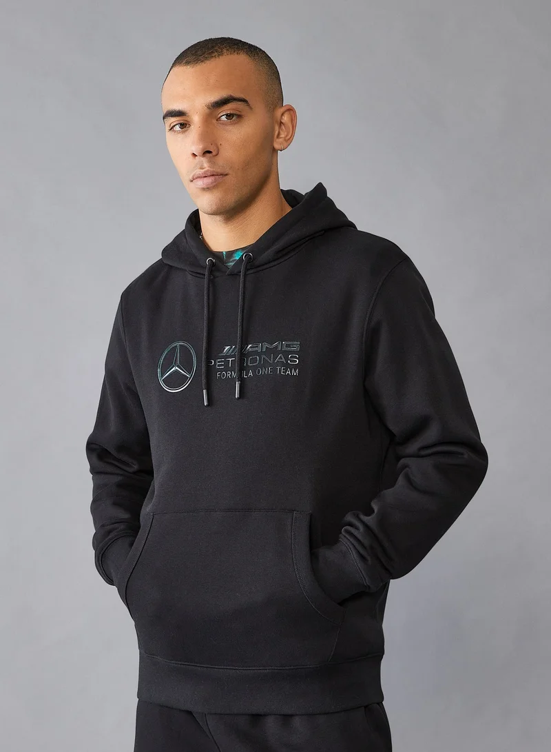 فريق AMG بتروناس للفورمولا 1 سترة بقلنسوة بشعار "ستيلث" (Stealth) من Mercedes-AMG F1