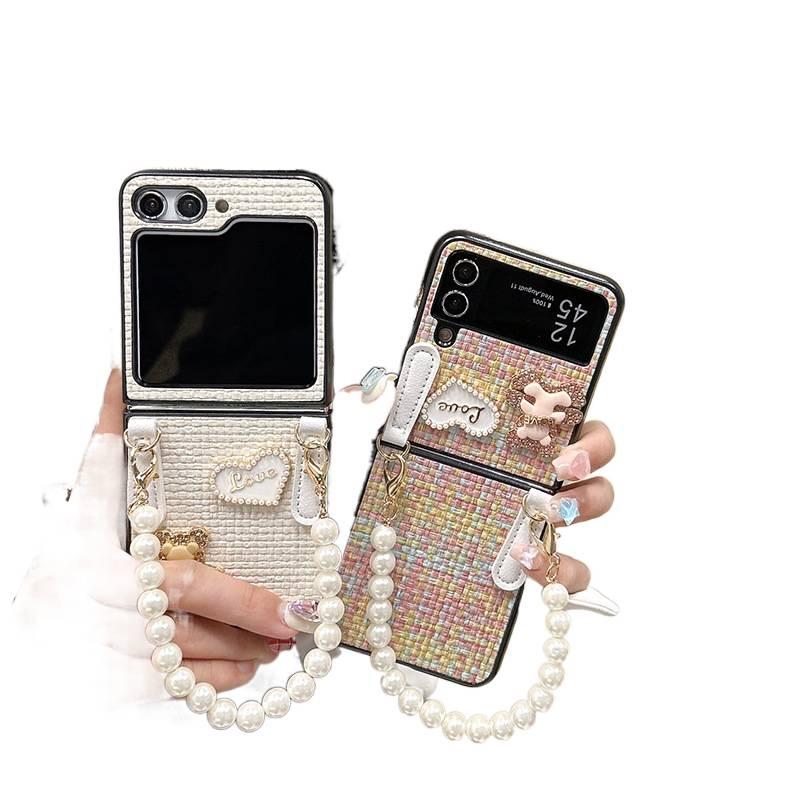 PC Protective Case for Samsung Galaxy Z Flip 4 with Flip Design and Pearl Chain plus Heart Pattern plus Leather Texture in Weave Pattern - Image 3
