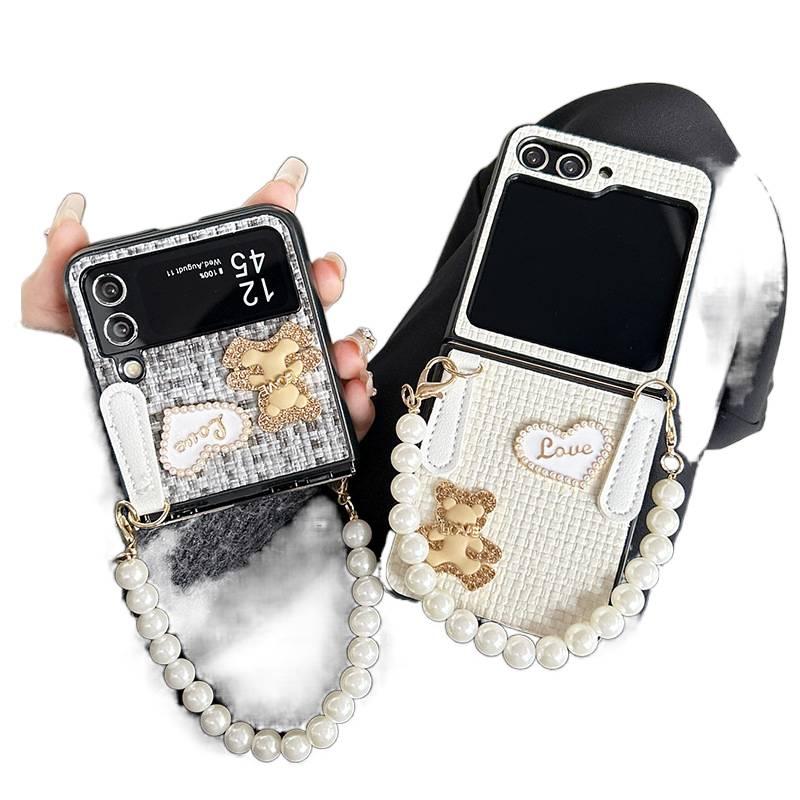 PC Protective Case for Samsung Galaxy Z Flip 4 with Flip Design and Pearl Chain plus Heart Pattern plus Leather Texture in Weave Pattern - Image 2