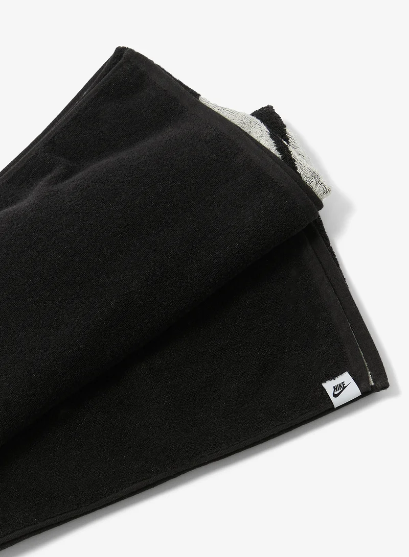 نايكي منشفة حمام السباحة للنادي