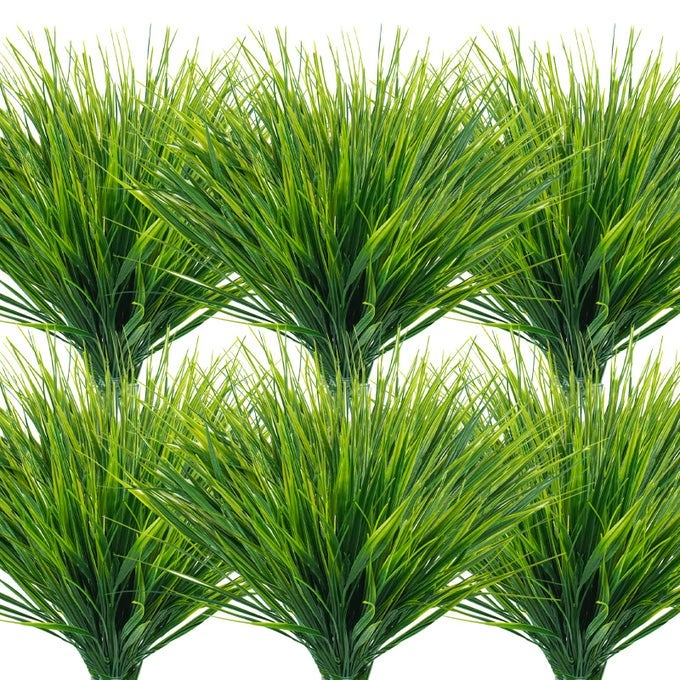24 BUNDLES ARTIFICIAL GRASS PLANTS OUTDOOR UV RESISTANT FAKE GRASS PLANTS NO FADE FAUX PLASTIC PLANTS FOR OUTSIDE GARDEN WINDOW BOX PLANTER SPRING SUMMER DECOR