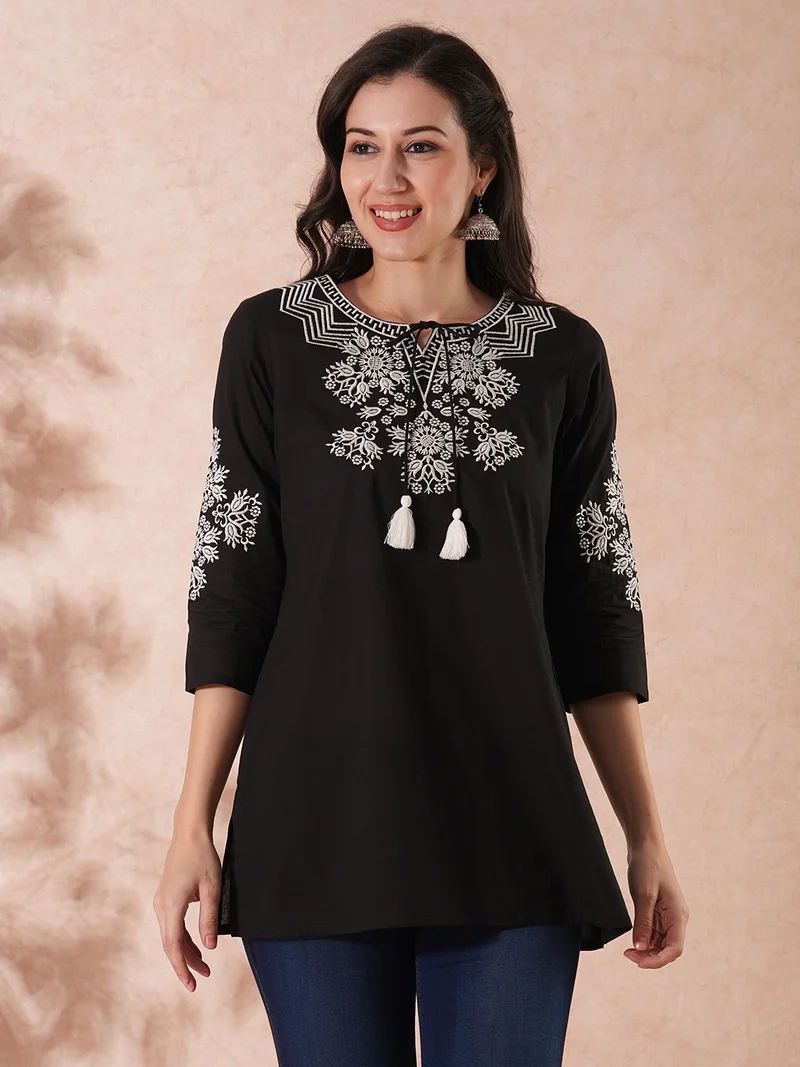 globus Globus Women Monochrome Round Neck Tunic