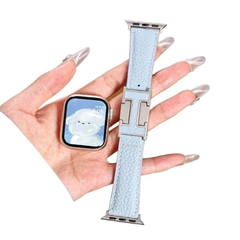 سوار ساعة ذكية سوار جلدي كلاسيكي متوافق مع Apple Watch 38/40/41/42/44/45/49mm بملاءمة قابلة للتعديل وحزام بديل باللون أزرق قابل للتعديل - Image 1
