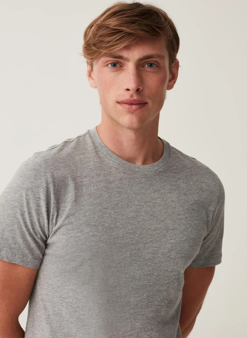 او في اس Two-pack T-shirts with round neck