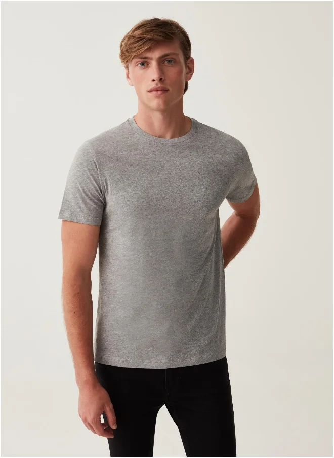 او في اس Two-pack T-shirts with round neck