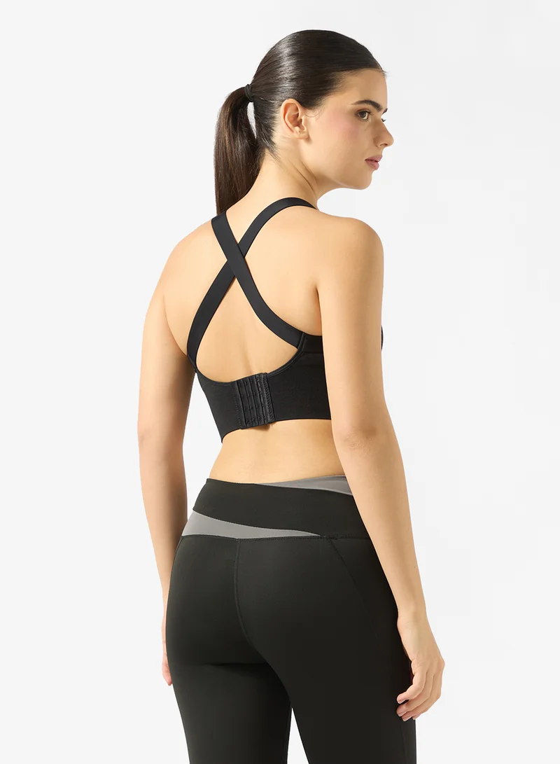 فورورد حمالة صدر رياضية بلمسة متباينة وإغلاق خلفي