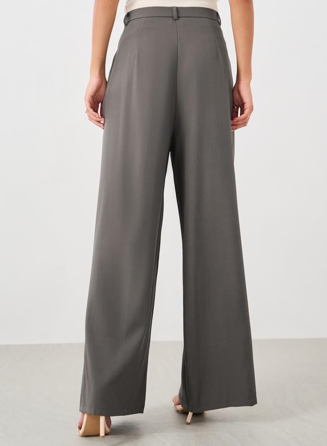Styli Styli Mid Rise Straight Fit Pants with Pleated Details  - Image 4