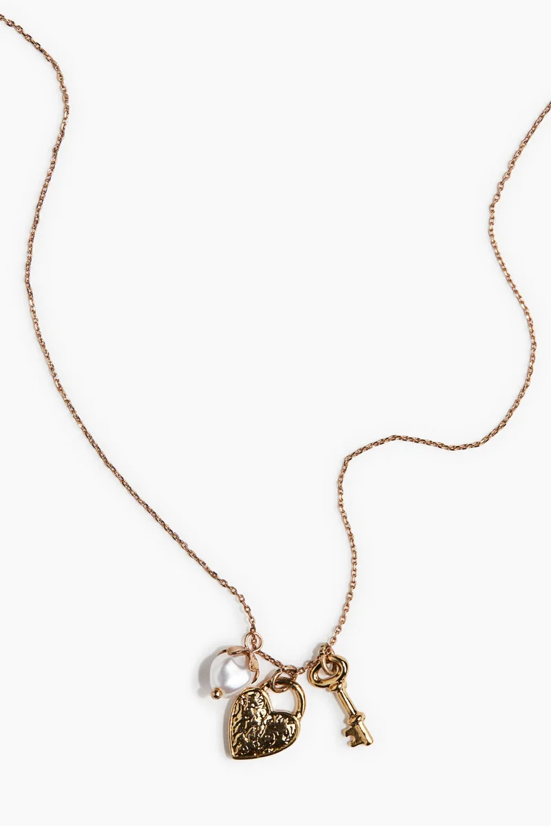 اتش اند ام قلادة مزيّنة بحلية