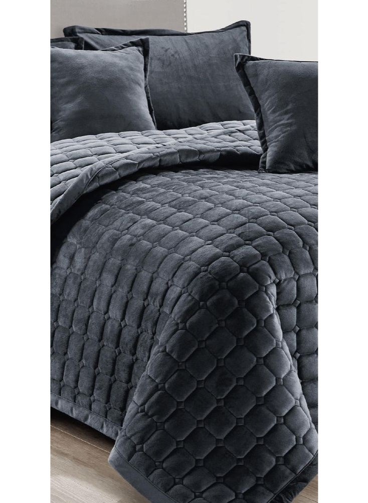 Red Rose Soft velvet   Comforter Set for warmth and comfort, size 170*210 cm - Image 3
