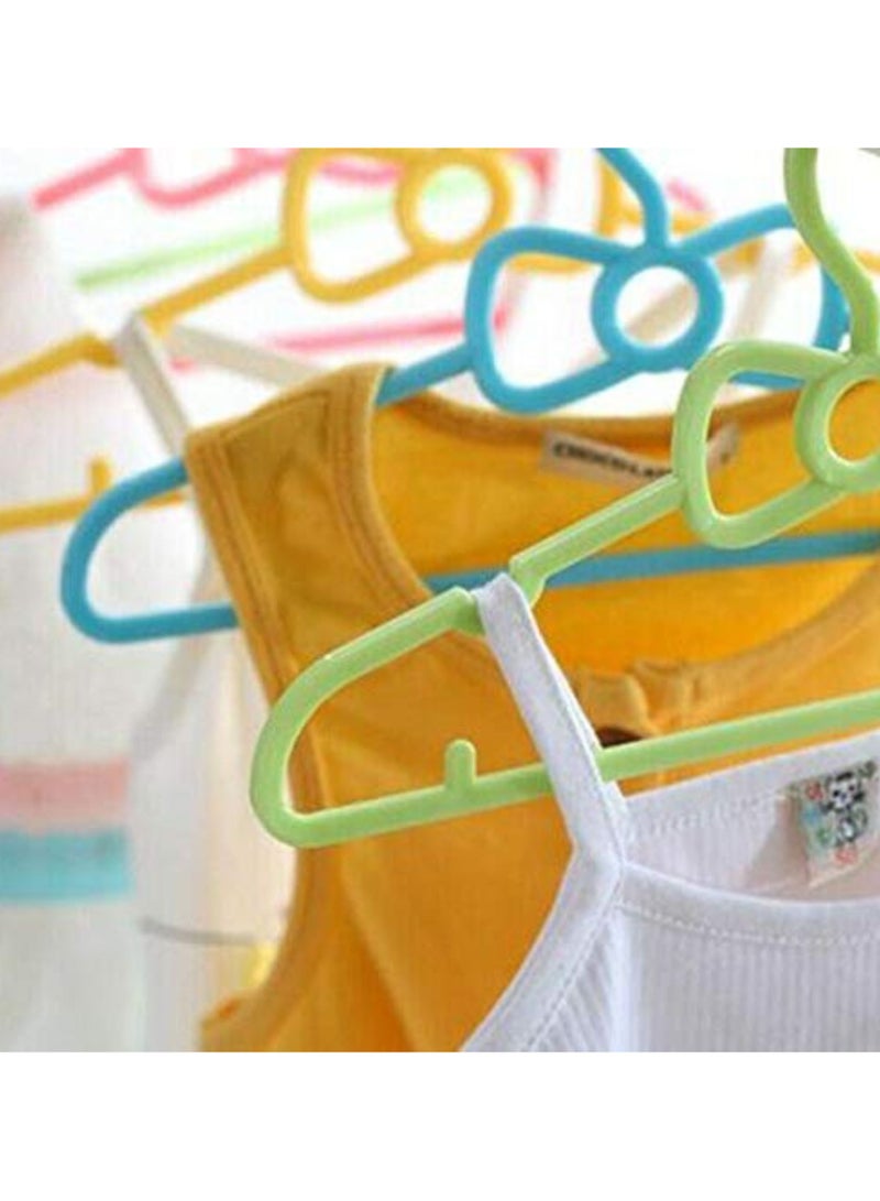 أورتوك 12 قطعة من الشماعات البلاستيكية شديدة التحمل، شماعات ملابس مع خطافات غير قابلة للانزلاق، شماعات منزلية موفرة للمساحة لتنظيم الخزانة، القمصان، السراويل، المعاطف، التنورة، الفستان، شماعات ملابس خزانة الملابس 41.5 سم - Image 5