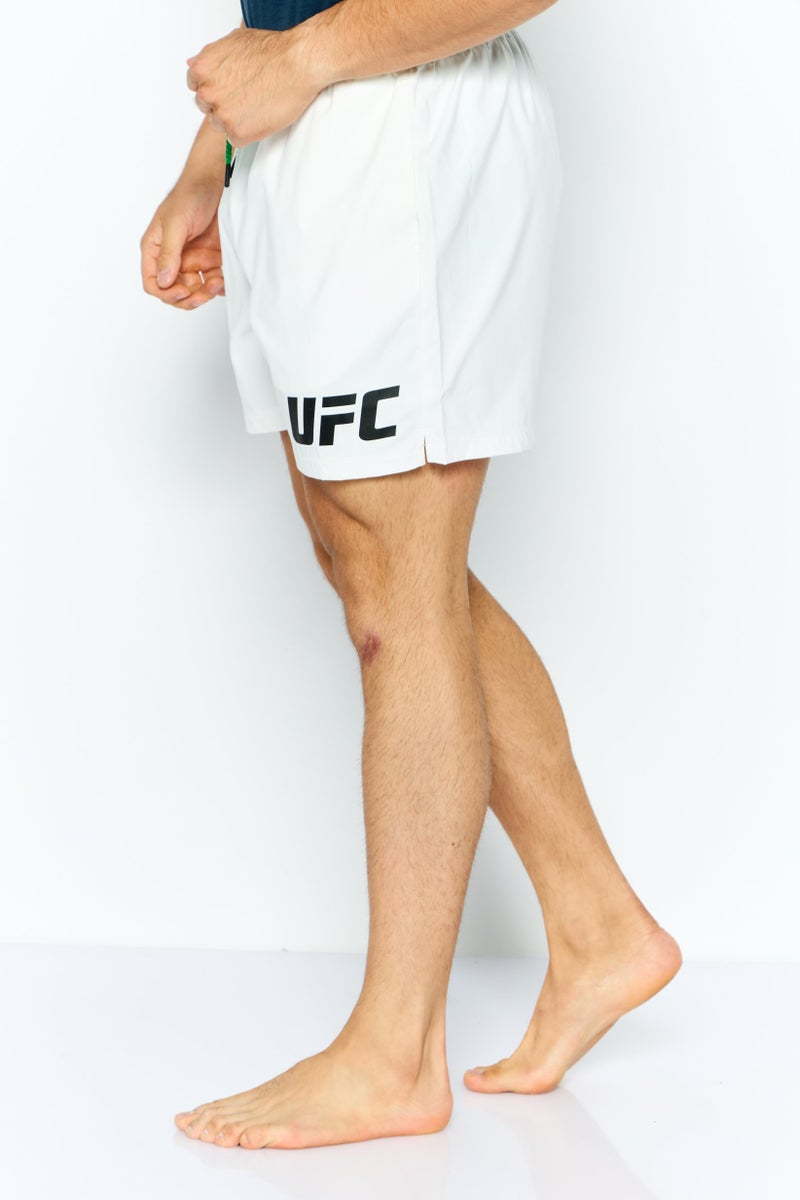 Ufc شورتات سباحة للرجال بشعار العلامة التجارية، أبيض - Image 2