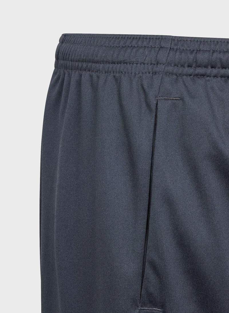 adidas شورت تدريب بشعار  - رمادي للأطفال من - سنوات