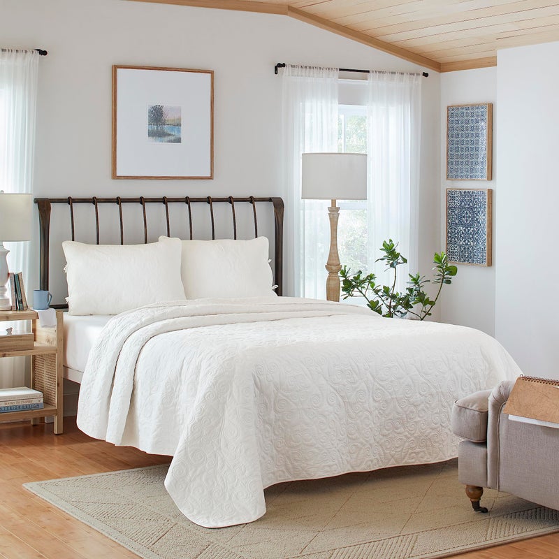 Laura Ashley - Felicity Collection - Quilt Set - 100% Cotton, Reversible, All Season Bedding with Matching Sham(s), Pre-Washed for Added Softness, King, White - Image 2