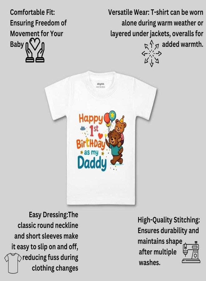 أرفيسا تيشيرت ARVESA Happy First Birthday As My Daddy TS-1837 للأطفال من الجنسين، بأكمام نصفية ورقبة دائرية، متوفر باللون الأبيض الكلاسيكي، مناسب للأطفال من عمر شهر إلى 6 سنوات. - Image 3