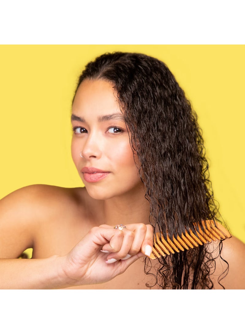 Umberto Giannini Banana & Coconut Leave-In Detangler - Instantly Smoothes Knots & Tangles, Hydrates & Strengthens Hair, Leaves a Tropical Scent (250 ml) - Image 5