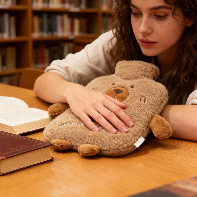 زجاجة ماء ساخن على شكل دب 1 لتر مقاومة للتسرب، ضغط دافئ بغطاء ناعم للأطفال والنساء والرجال للاستخدام في الشتاء - Image 5