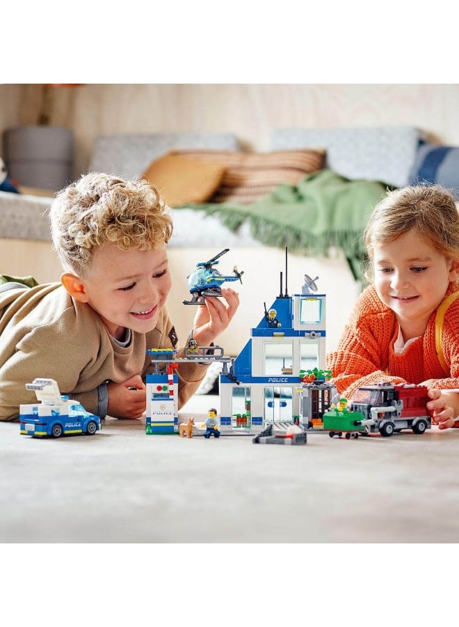 LEGO محطة شرطة المدينة (668 قطعة) - Image 2