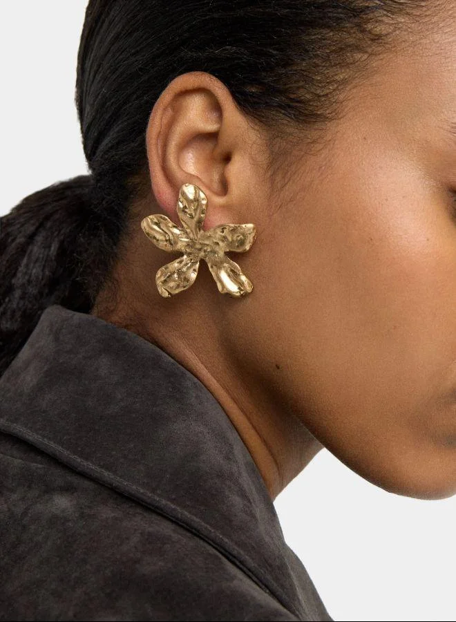 بارفوا أقراط زهرة ماكسي بملمس ذهبي