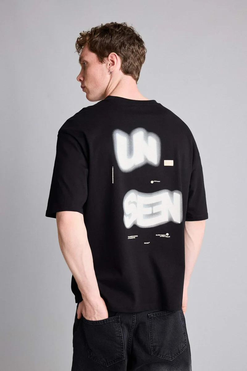 ديفاكتو Boxy Fit Printed Short Sleeve T-Shirt