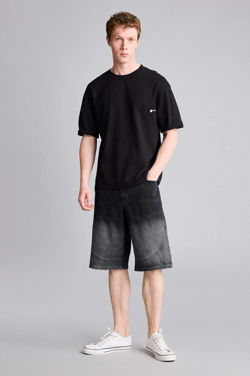 ديفاكتو Boxy Fit Printed Short Sleeve T-Shirt