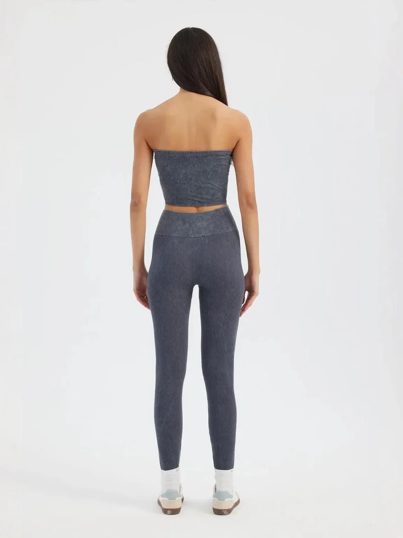 هيكاب بلوزة قصيرة بدون حمالات مضلعة مغسولة بالحمض