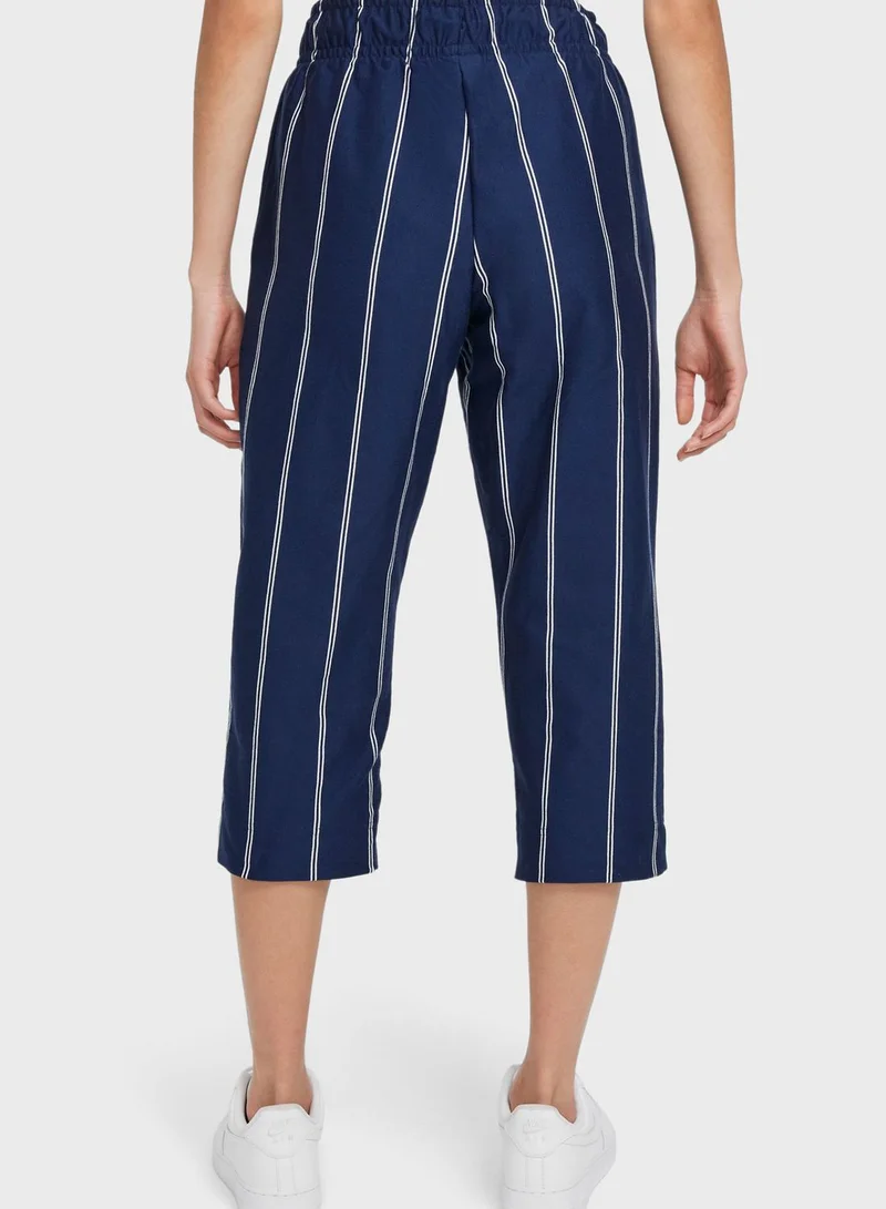 نايكي بنطال مخطط