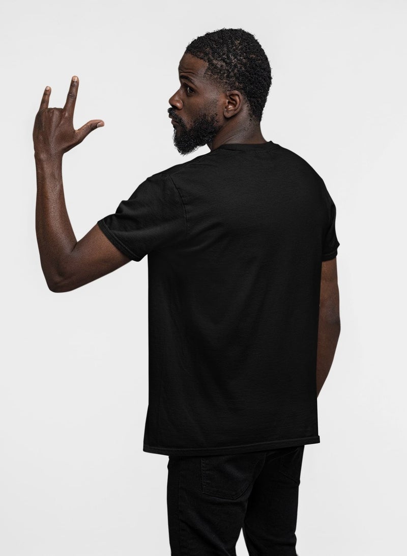 MERCH الموز المربوط بشريط لاصق: احتضان السخرية الفنية - Image 2