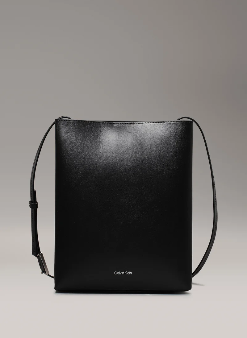 كالفن كلاين Narrow Strap Crossbody