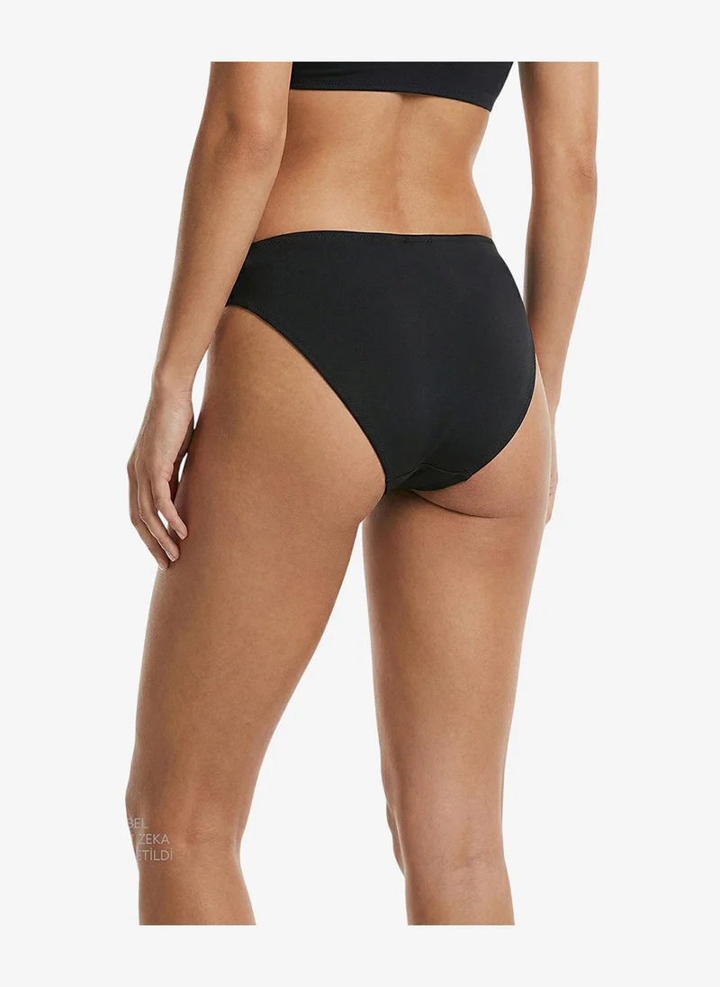 بنتي Women Slip Black Bikini Bottom