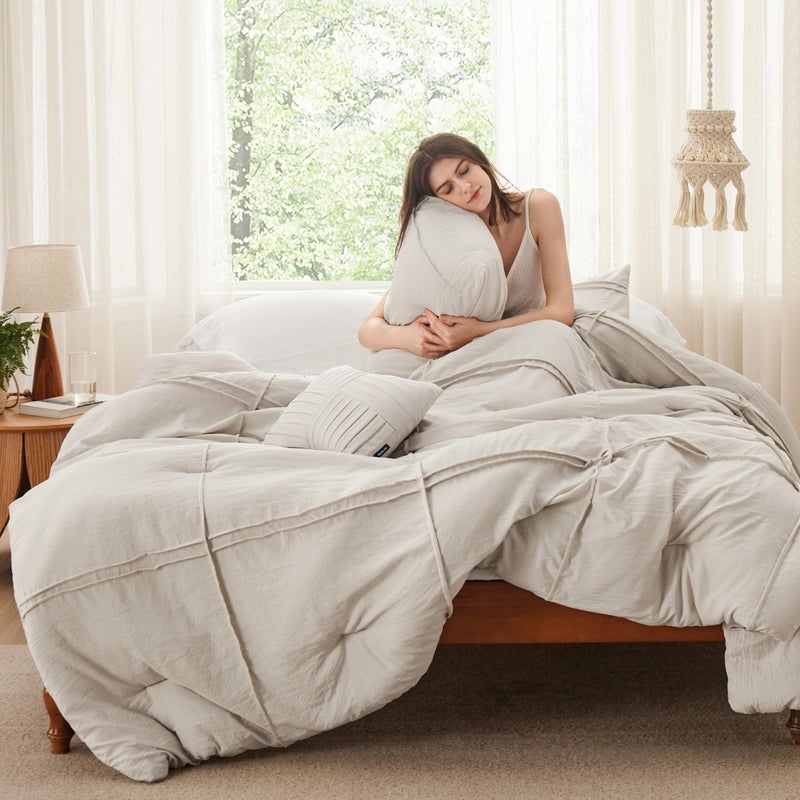 Bedsure 3 Pieces Pinch Grid Pleat Twin Comforter Set suitable for Single mattress, Boho Bedding Set for All Season, Includes 1 Soft Comforter (173 cm x 225 cm), 1 Pillowcase (50 cm x 66 cm) and 1 Decorative Pillow (30 cm x 40 cm), Beige - Image 3