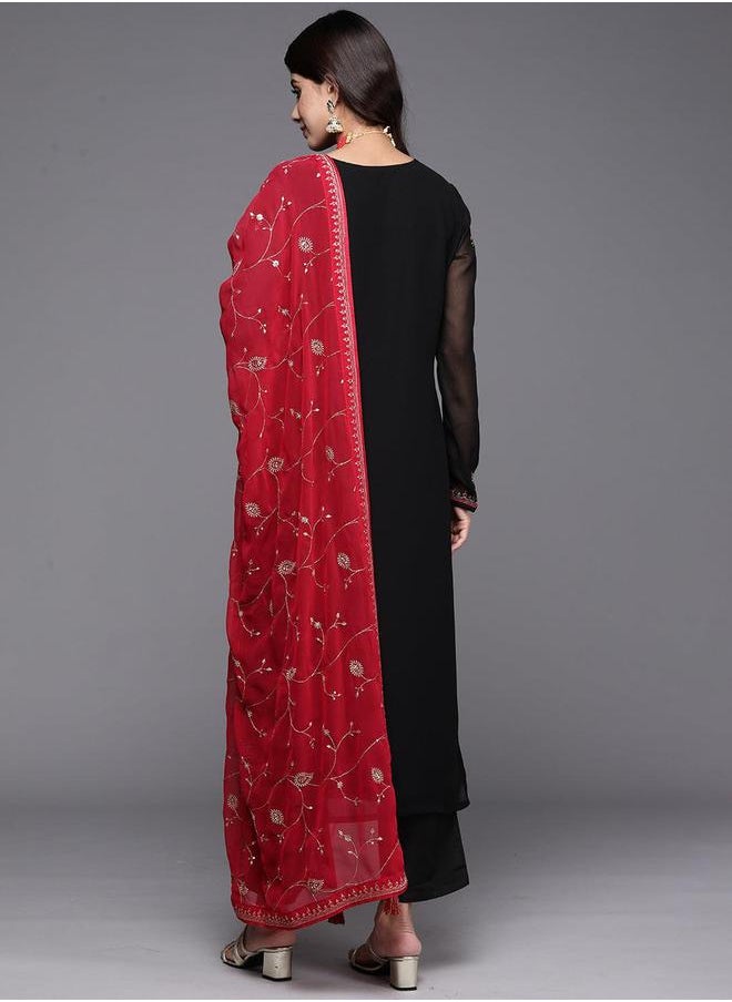 Libas Embroidered Kurta and Mid Rise Solid Trouser with Dupatta Set by Styli  - Image 4