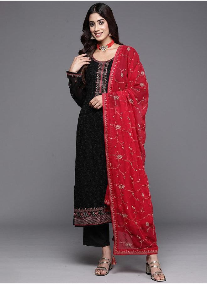 Libas Embroidered Kurta and Mid Rise Solid Trouser with Dupatta Set by Styli  - Image 2