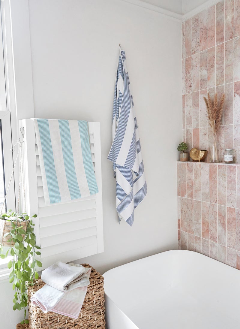 Dock & Bay Dock & Bay Bath Towel, Waffle Fabric Shower Towel for Home, Quick Dry, Super Absorbent, 100% recycled, Extra Large (180 x 90 cm)  - Storm Cloud  - Image 5