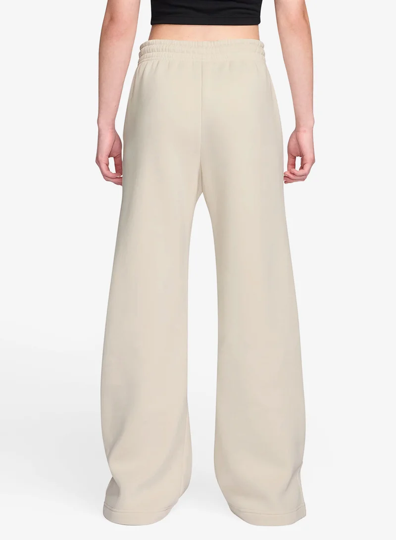 نايكي سروال رياضي واسع الساق عالي الخصر بشعار فينيكس من  فليس