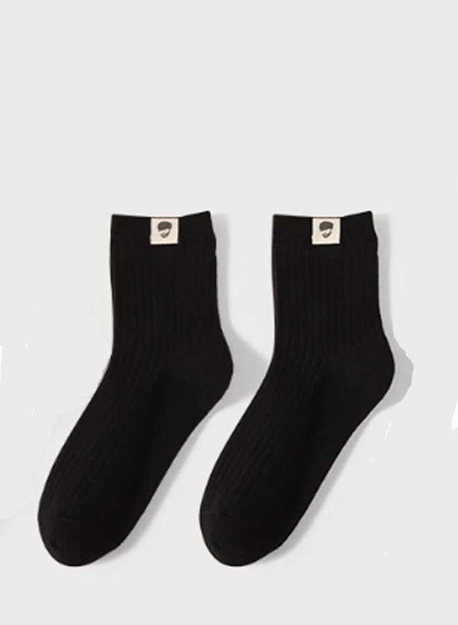 Men's mid length socks are suitable for wearing in spring and autumn, with anti odor, sweat absorbing, and breathable properties. - Image 1