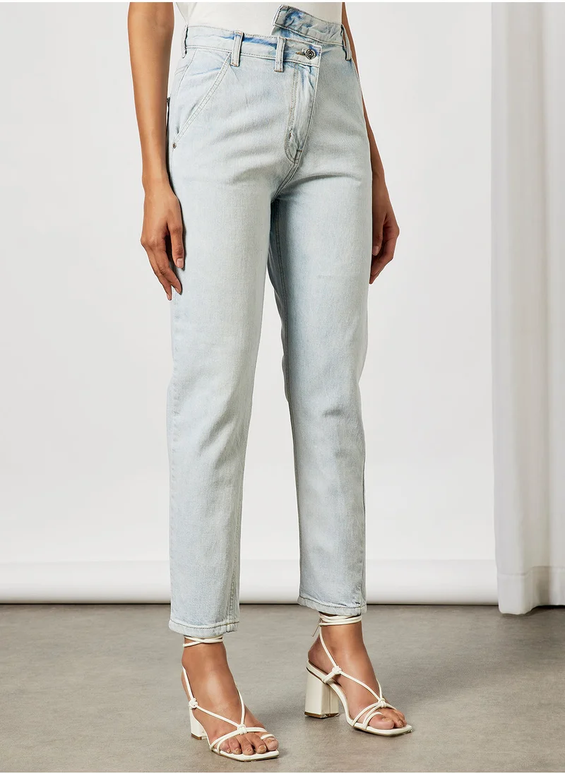 FEMME LUXE Washed Straight Jeans