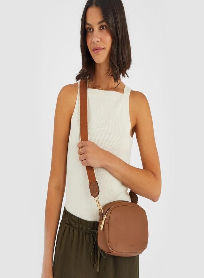 أكسيسورايز حقيبة كتف صغيرة من أكسسورايز لندن للنساء، لون بني، بحزام منسوج | حقائب يد | حقائب | حقيبة كتف أنيقة للسيدات - Image 2