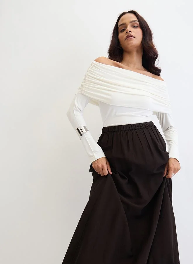 فيميلا تنورة ميدي سوداء بحافة منفوخة