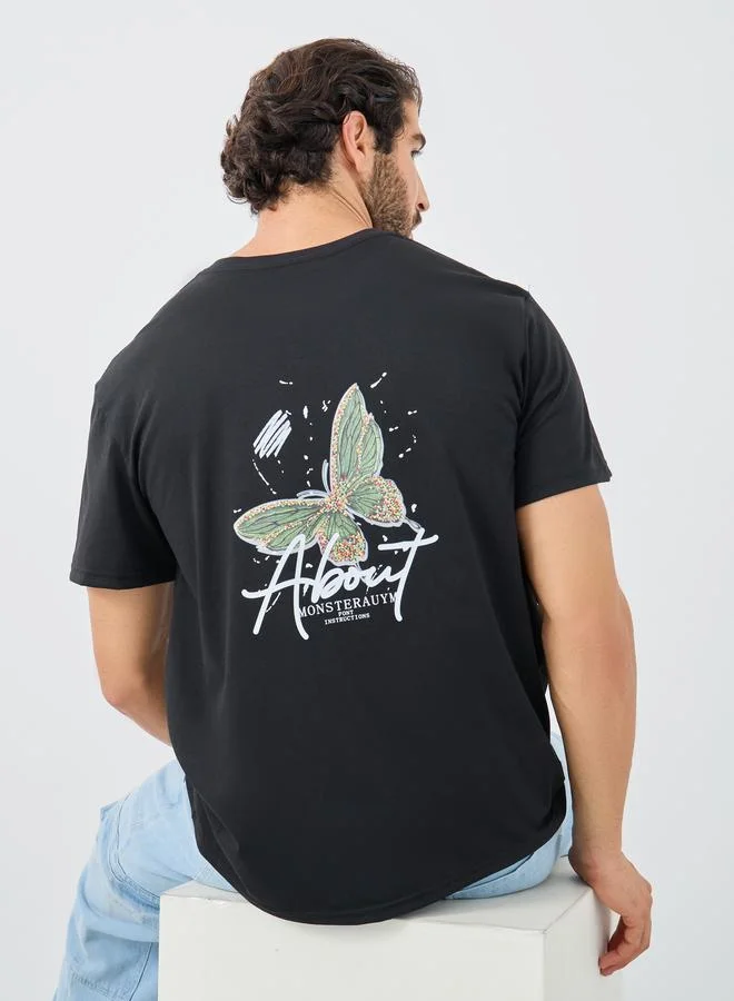 ستايلي تي شيرت أوفر سايز بياقة دائرية وطبعة جرافيك من ستايلي