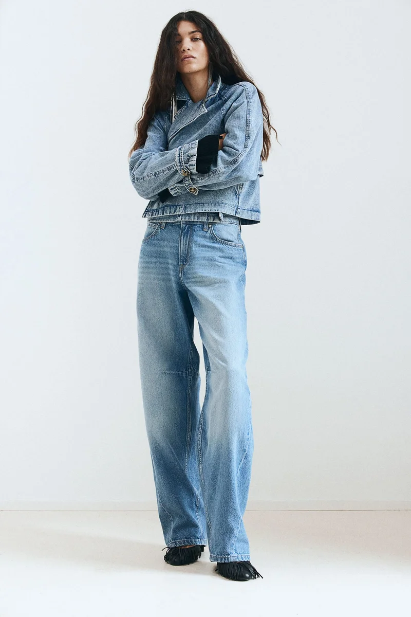 اتش اند ام بنطلون جينز باريل بقصّة عادية وأرجل واسعة