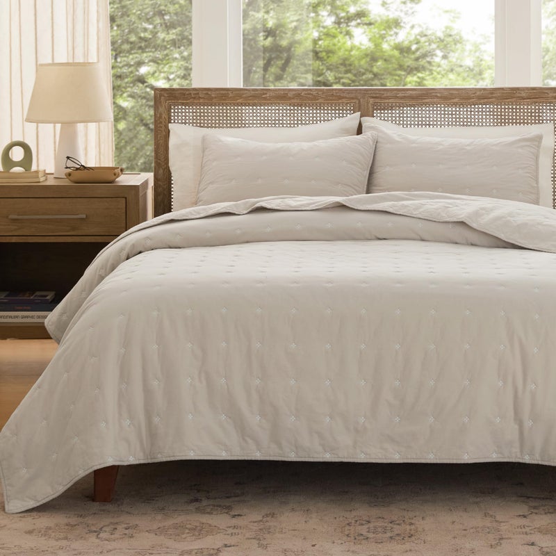 Bedsure 100% Cotton Quilt Set - Queen Size Bedspread, Lightweight Soft Bed Coverlet, 3-Piece Cozy Stitching Comforter with 2 Pillow Shams in Embroidery Clover Pattern, 90x96 inches, Beige - Image 1