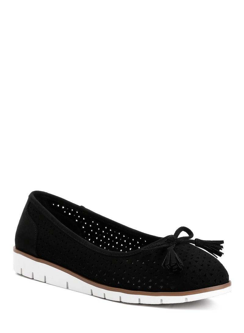 لندن راج أحذية باليرينا نسائية من لندن راغ مصنوعة من الجلد الصناعي المثقب باللون الأسود - Image 2