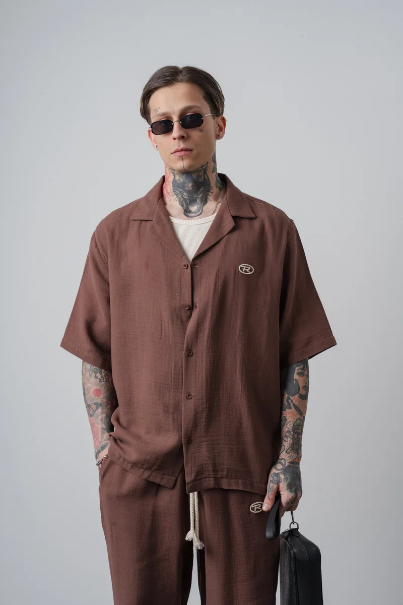 RESPIRE Men's R Embroidered Short-Sleeve Muslin Oversize Shirt, Coffee