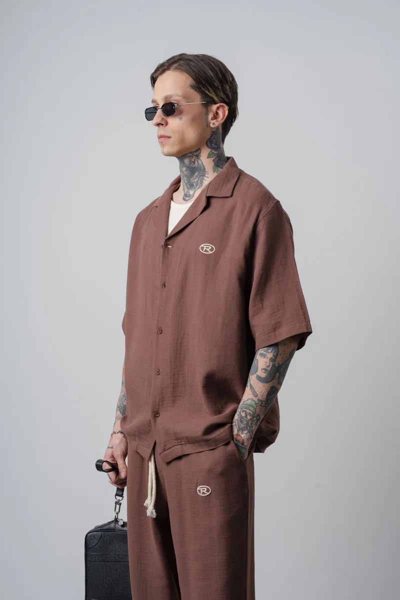 RESPIRE Men's R Embroidered Short-Sleeve Muslin Oversize Shirt, Coffee