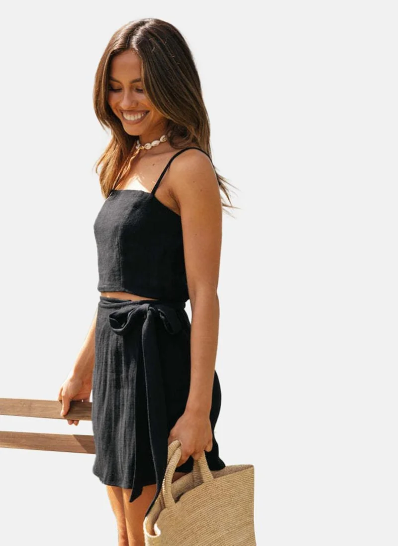YUNIQEE Black Shoulder Strap Solid Crop Top With Shorts