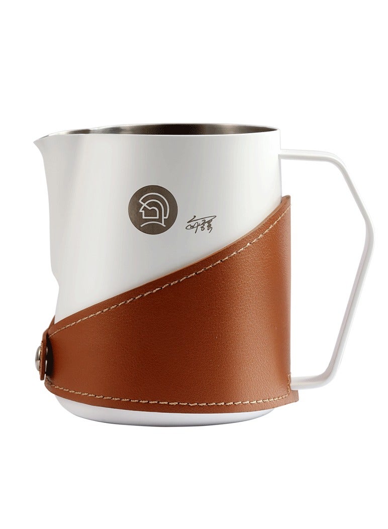 زيروهيرو “زيرو هيرو إبريق لاتيه آرت فاخر 600 مل – بالتعاون مع ليو تشيانغ، للمحترفين، فم مزدوج على شكل V، من الستانلس ستيل” - Image 1