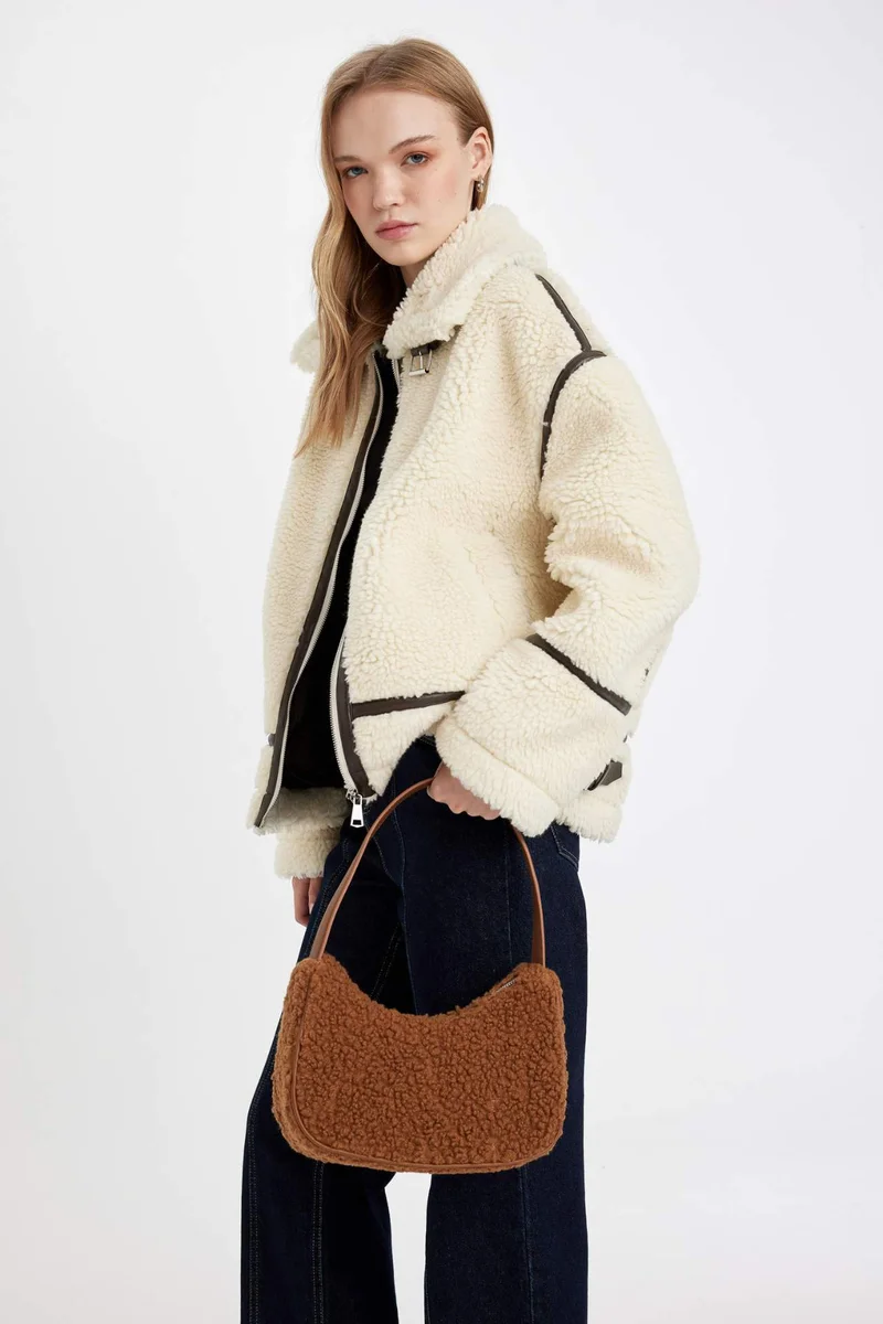 ديفاكتو Basic Plush Hand Bag